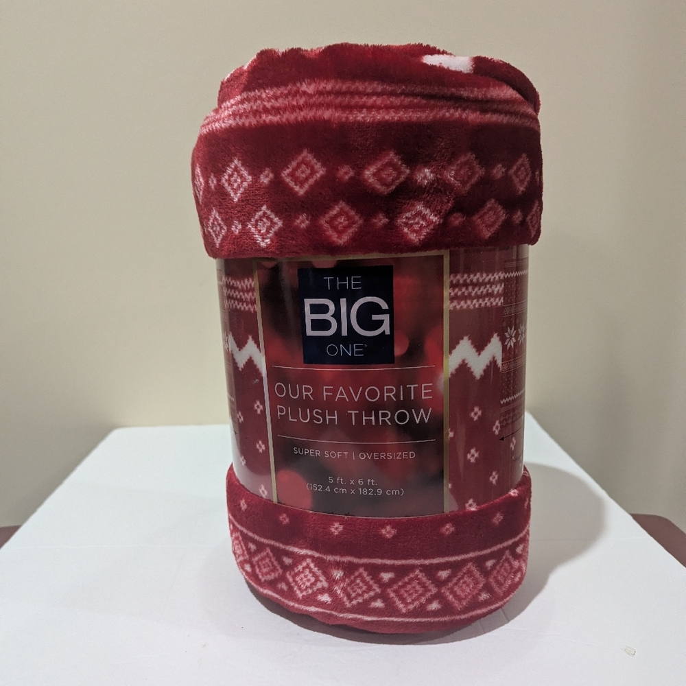 NEW, The Big One Festive Red Plush Throw. 5 Ft X 6 Ft